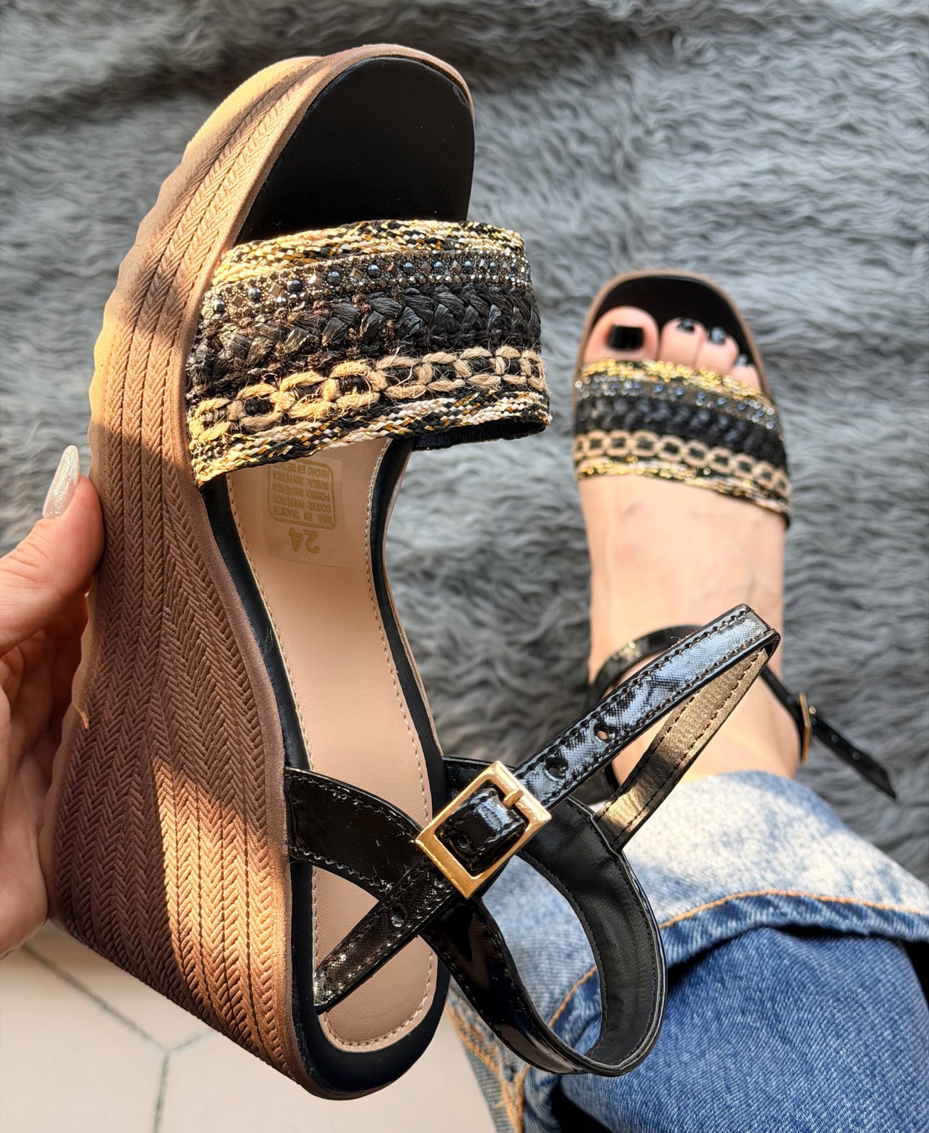 Plataforma con tira y broche - Negro