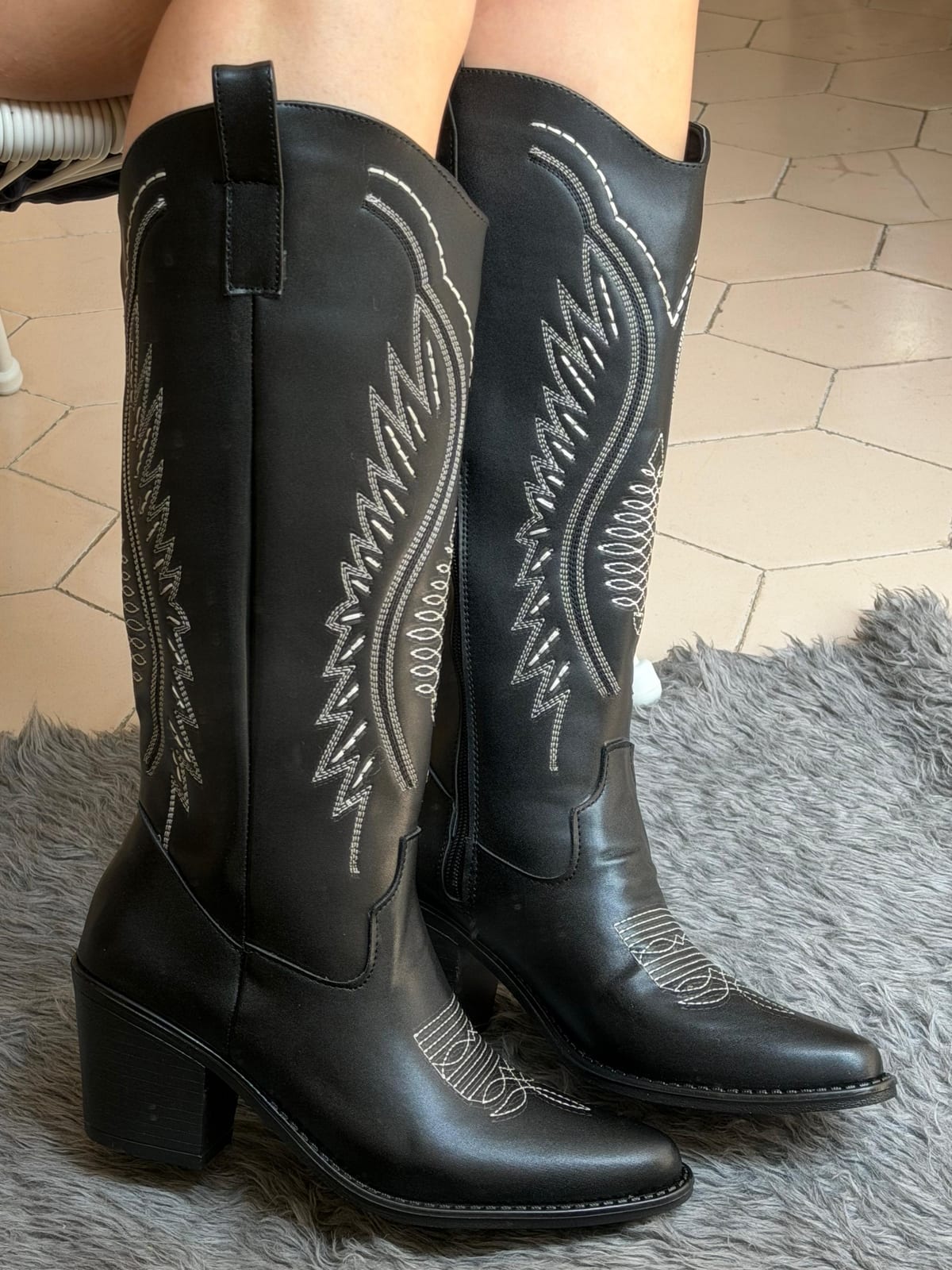 Bota vaquera alta bordado - Negro