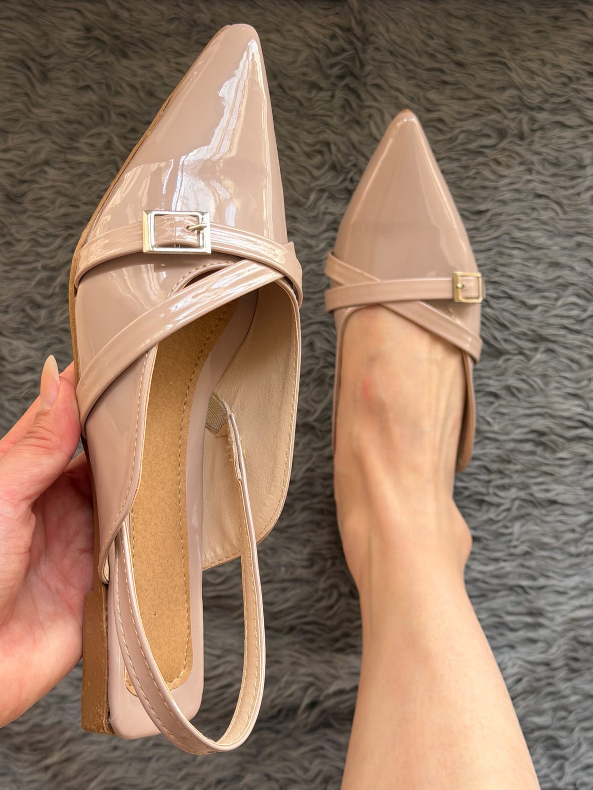 Mule con broche - Nude charol