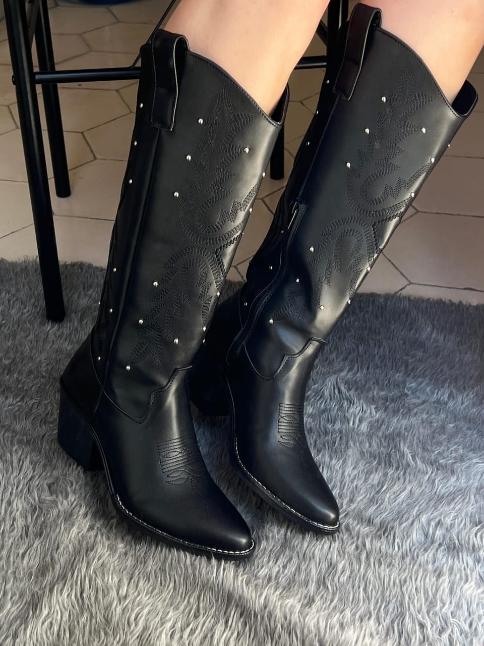 Bota vaquera alta bordado-estoperoles - negro