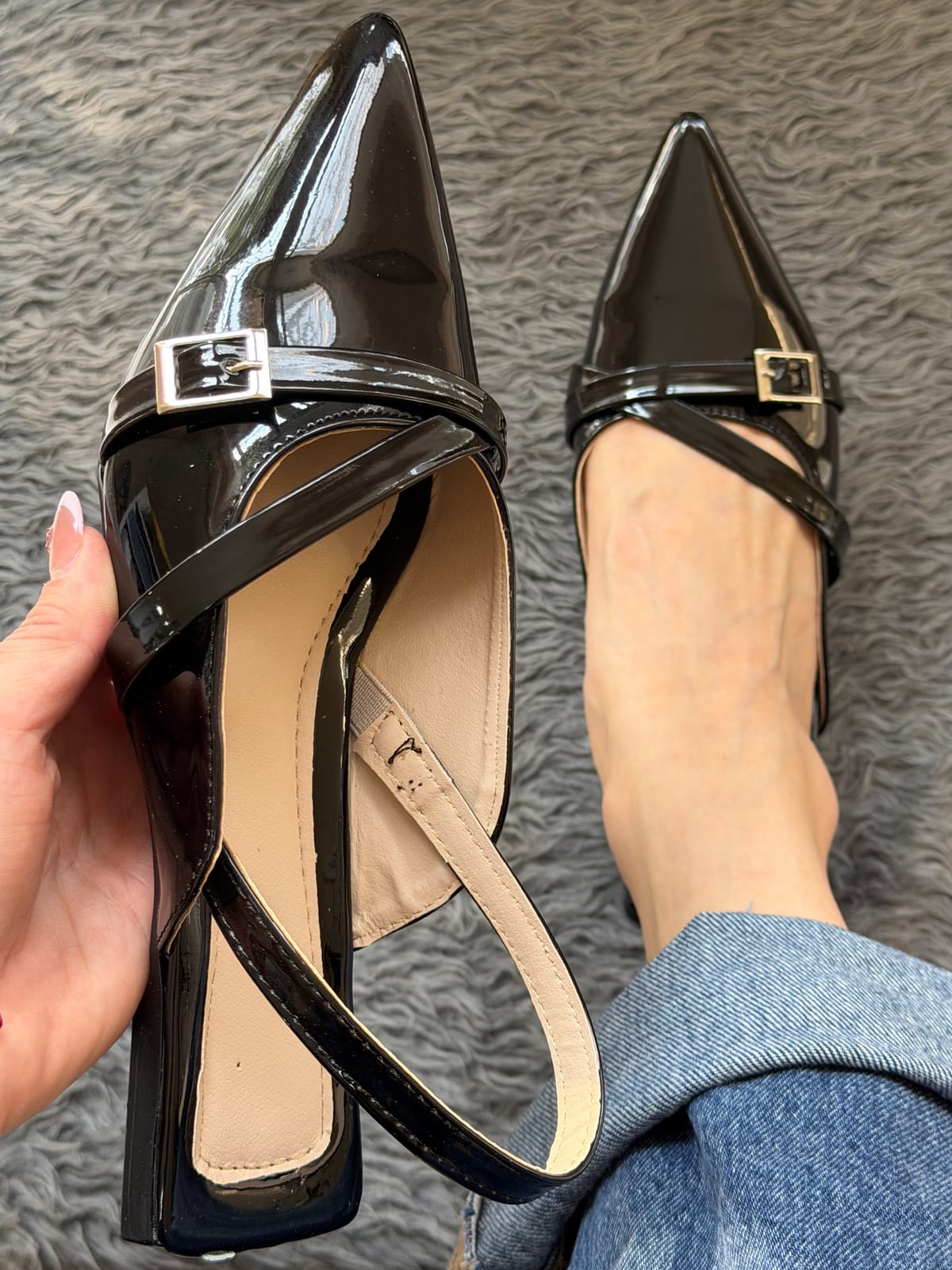 Mule picuda con broche - Negro